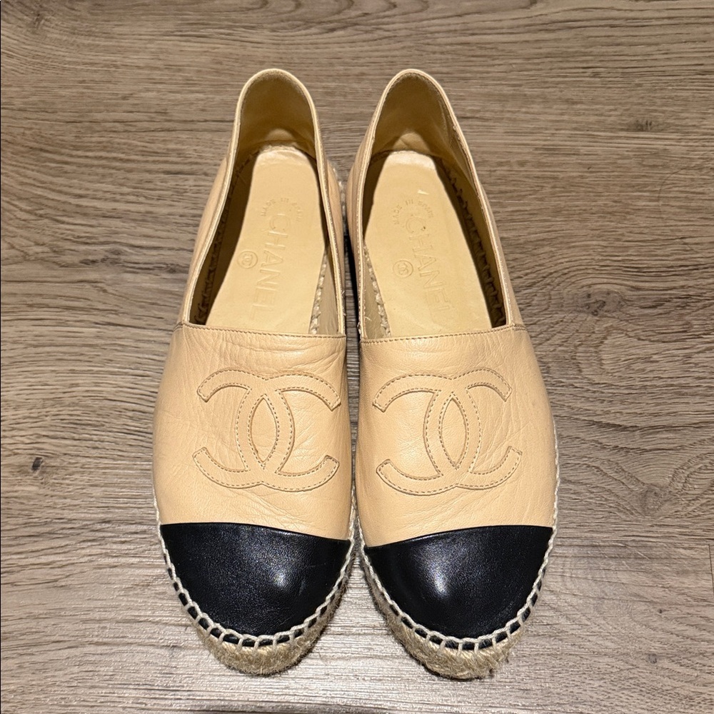 CHANEL Beige Leather Espadrille Flats with Black Cap Toe